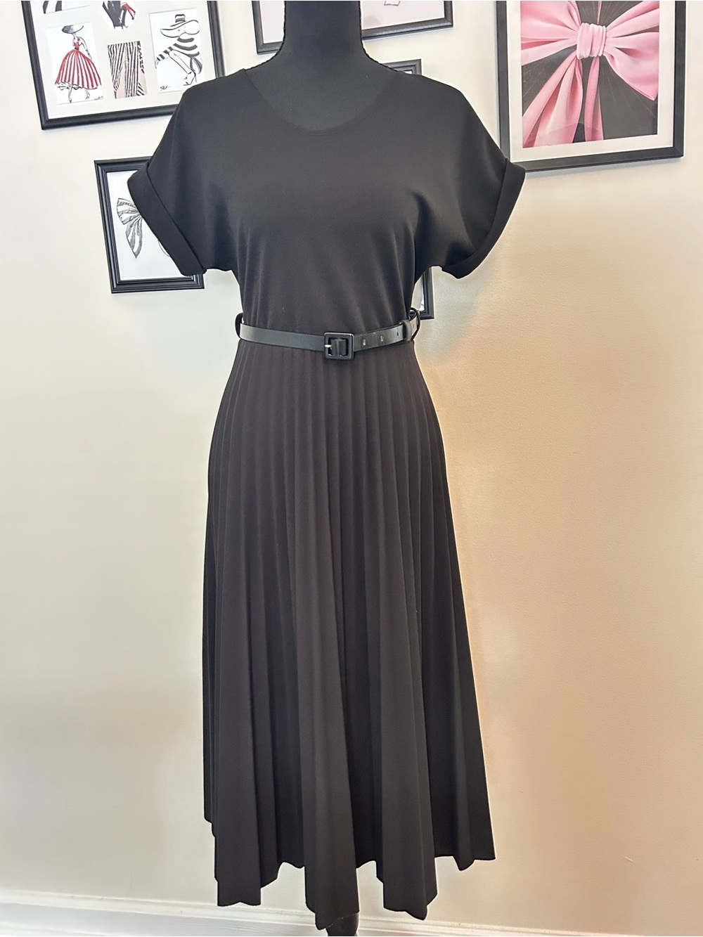 Elegant Black Pleated Midi Dress with Waist Belt